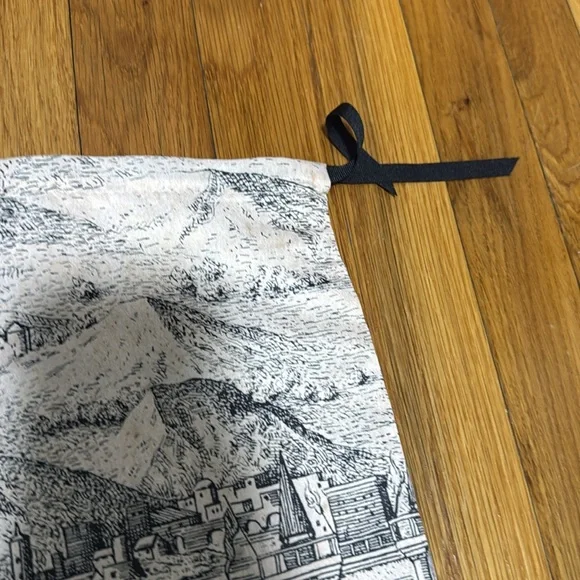 Set of two Gucci caste soldiers dust bags - Picture 6 of 10